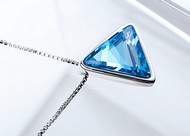 Collier avec Pendentif Triangle de Couleur