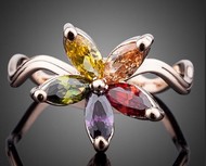 Bague Fleur Cinq Pétales Cristal Coloré