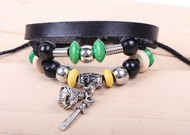 Bracelet Lanière Cuir Breloques épées