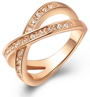 Bague en Croix Dorée avec Swarovski T55