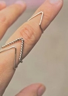 Bague V Dorée ou Argentée T52