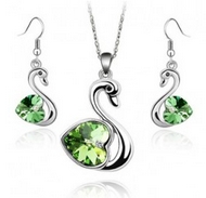 Ensemble Chaîne Pendentif & Boucles d'Oreilles Cygne Vert Swarovski Elements