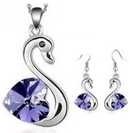 Ensemble Chaîne Pendentif & Boucles d'Oreilles Cygne Violet Foncé Swarovski Elements