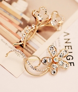 Broche Fleur Cristaux Autrichiens