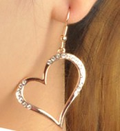 Pendant d'Oreille Coeur Parsem&eacute; de Cristaux