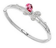 Bracelet rigide argent&eacute; papillon swarovski