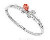 Bracelet rigide argent&eacute; papillon swarovski