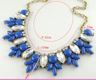 Collier Cristaux entrecoup&eacute;s de Pierres