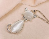 Pendentif Chat opale blanche