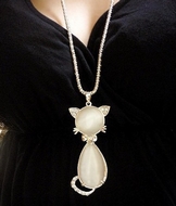 Chaîne longue & Pendentif Chat Opale