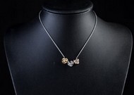 Collier Cha&icirc;ne & ses Trois Roses