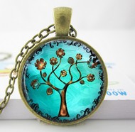 Chaîne & Pendentif Arbre sur Fond Bleu