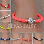 Bracelet Tressé & Strass en son centre Plusieurs couleurs